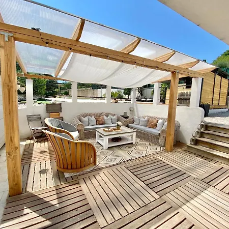 Willa Charming With Big Pool And Ac In
