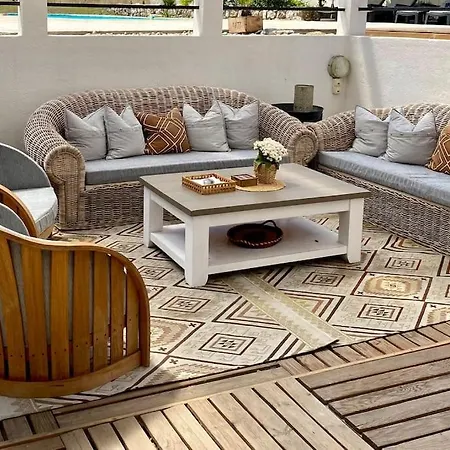 Charming With Big Pool And Ac In فيلة