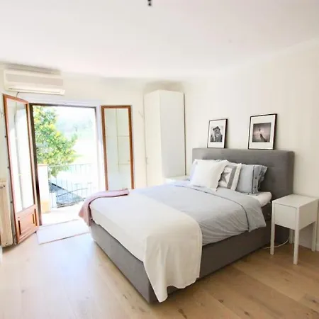 Family With Pool And Ac In Villa