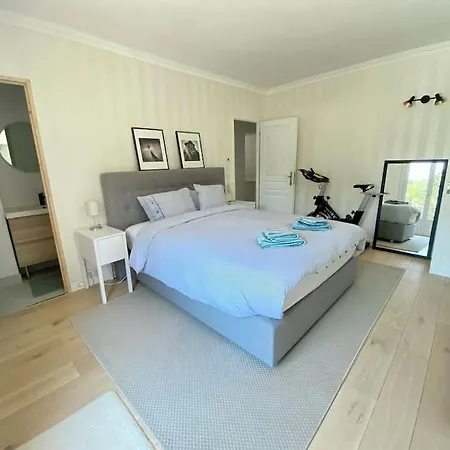 Family With Pool And Ac In Antibes