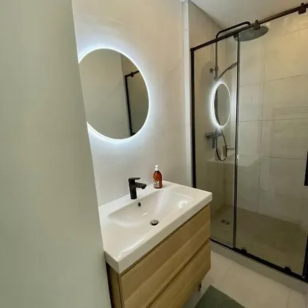 Charming With Big Pool And Ac In فيلة *