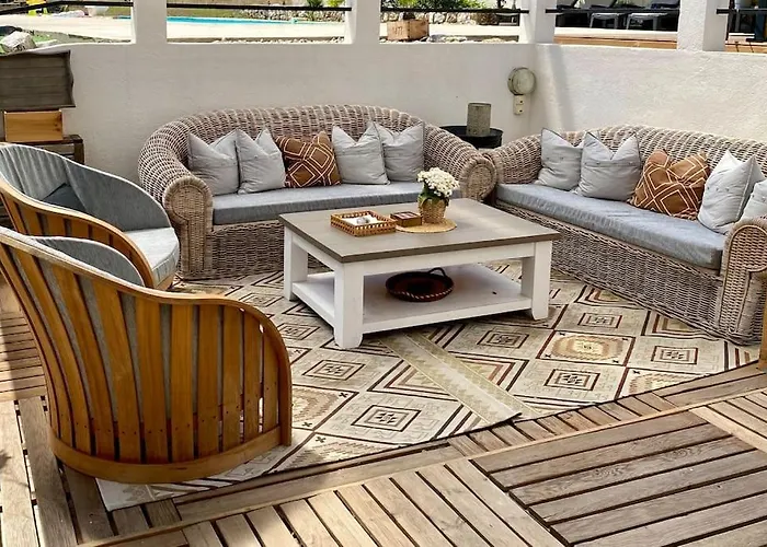 Charming With Big Pool And Ac In Vila