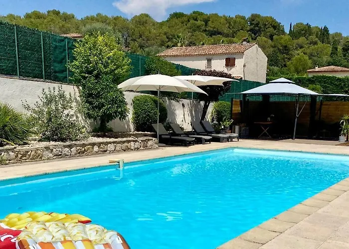 Charming With Big Pool And Ac In Vila Antibes