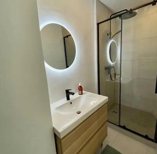 Charming With Big Pool And Ac In Vila *