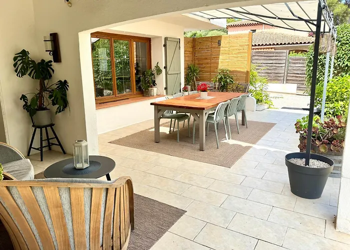 Charming With Big Pool And Ac In Vila Antibes