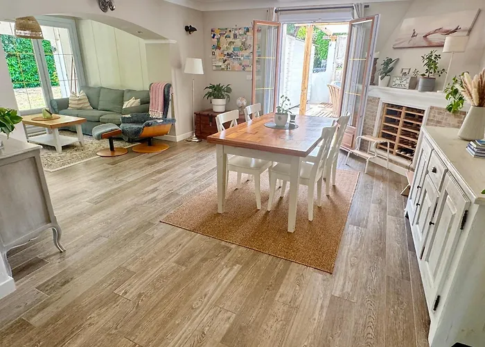 Charming With Big Pool And Ac In Antibes